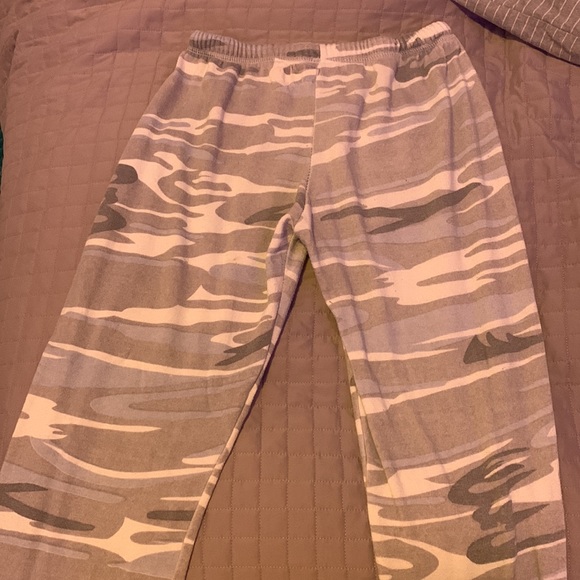 Cute Camo Sweat Pants - Picture 2 of 3